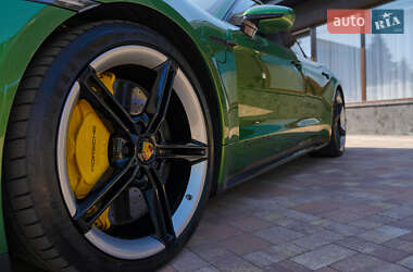 Седан Porsche Taycan 2022 в Киеве