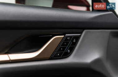 Седан Porsche Taycan 2021 в Мукачево