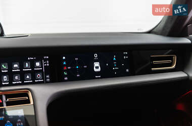 Седан Porsche Taycan 2021 в Мукачево