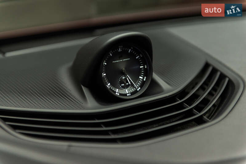 Седан Porsche Taycan 2021 в Мукачево