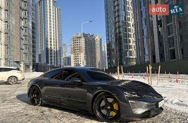 Седан Porsche Taycan 2021 в Києві