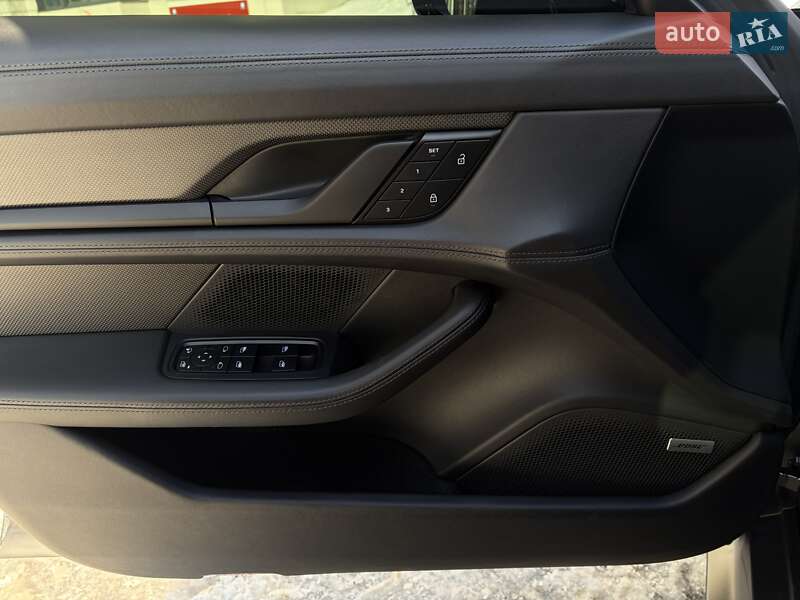 Седан Porsche Taycan 2021 в Киеве