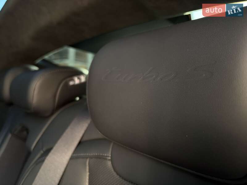 Седан Porsche Taycan 2021 в Киеве