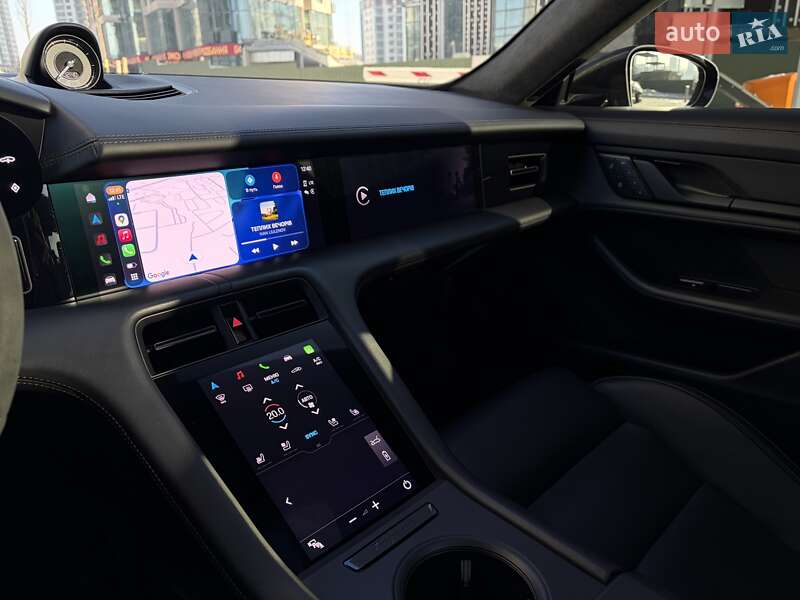Седан Porsche Taycan 2021 в Киеве