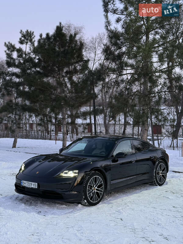Porsche Taycan 2021