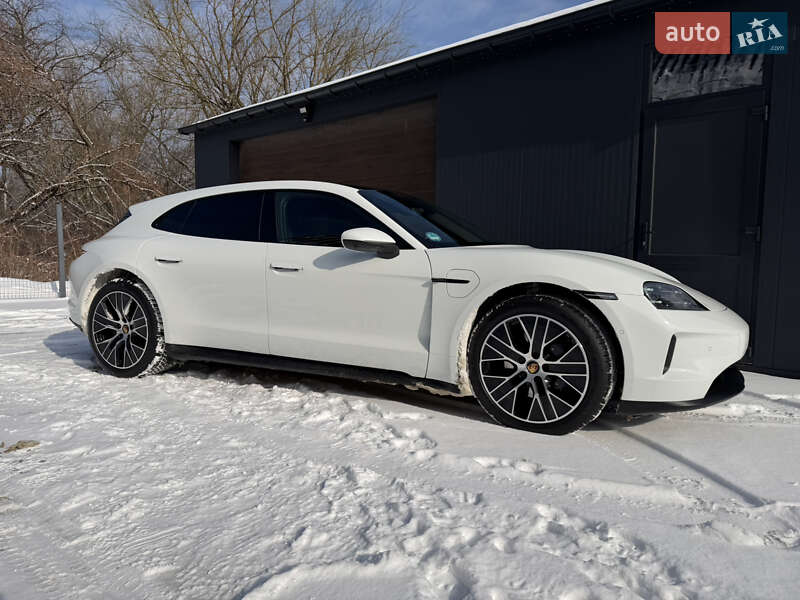 Седан Porsche Taycan 2024 в Львове