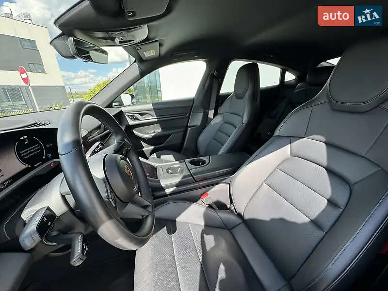 Седан Porsche Taycan 2021 в Львове