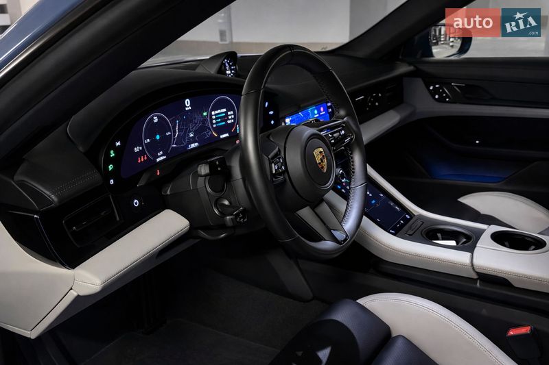 Седан Porsche Taycan 2021 в Киеве