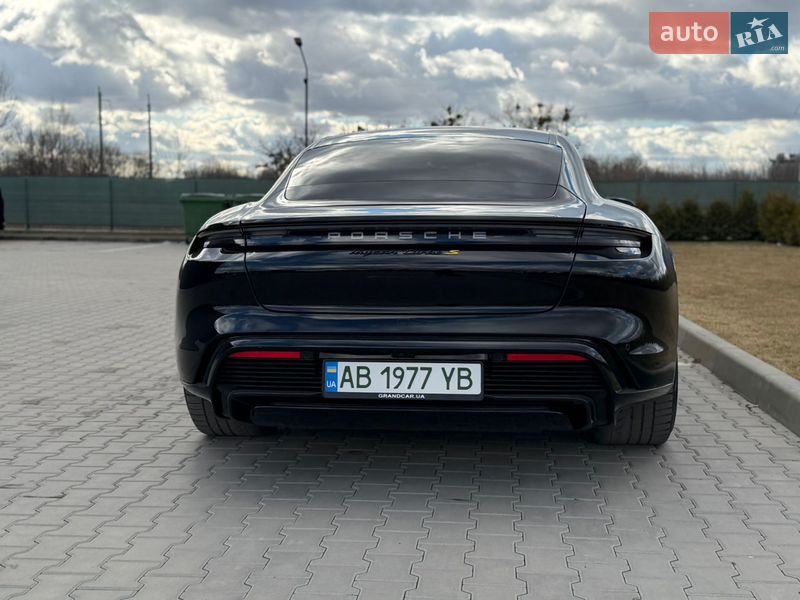 Седан Porsche Taycan 2020 в Виннице