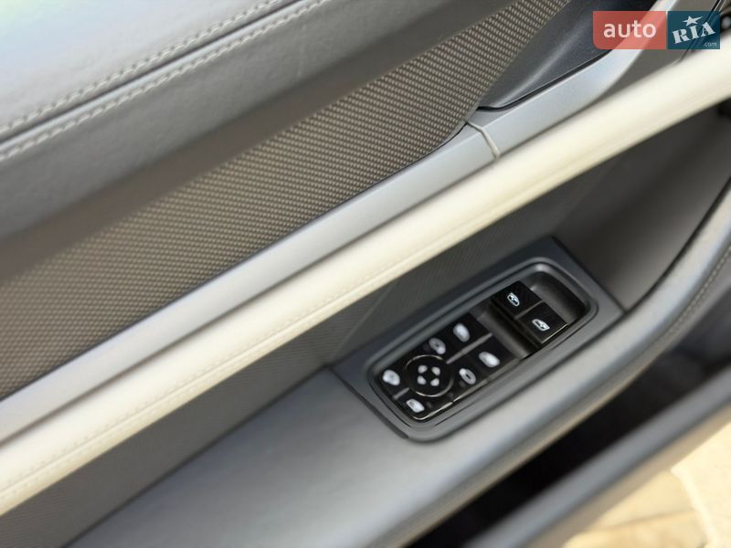 Седан Porsche Taycan 2020 в Виннице