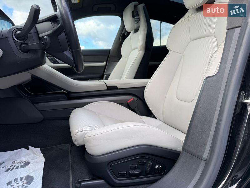 Седан Porsche Taycan 2020 в Виннице