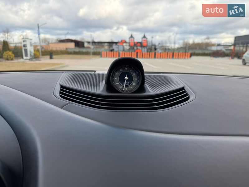 Седан Porsche Taycan 2020 в Виннице