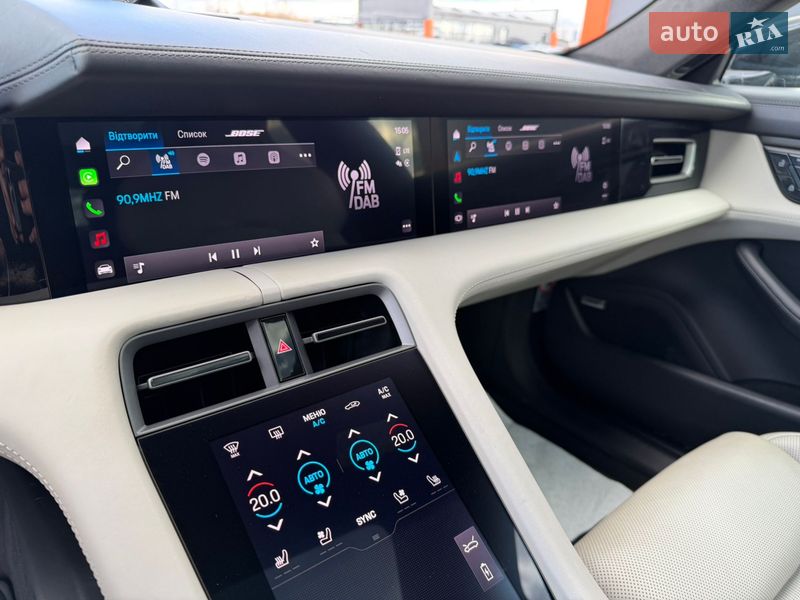 Седан Porsche Taycan 2020 в Виннице