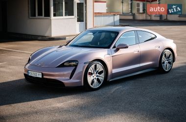 Седан Porsche Taycan 2021 в Виннице