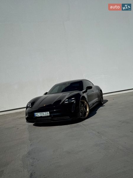 Porsche Taycan 2021