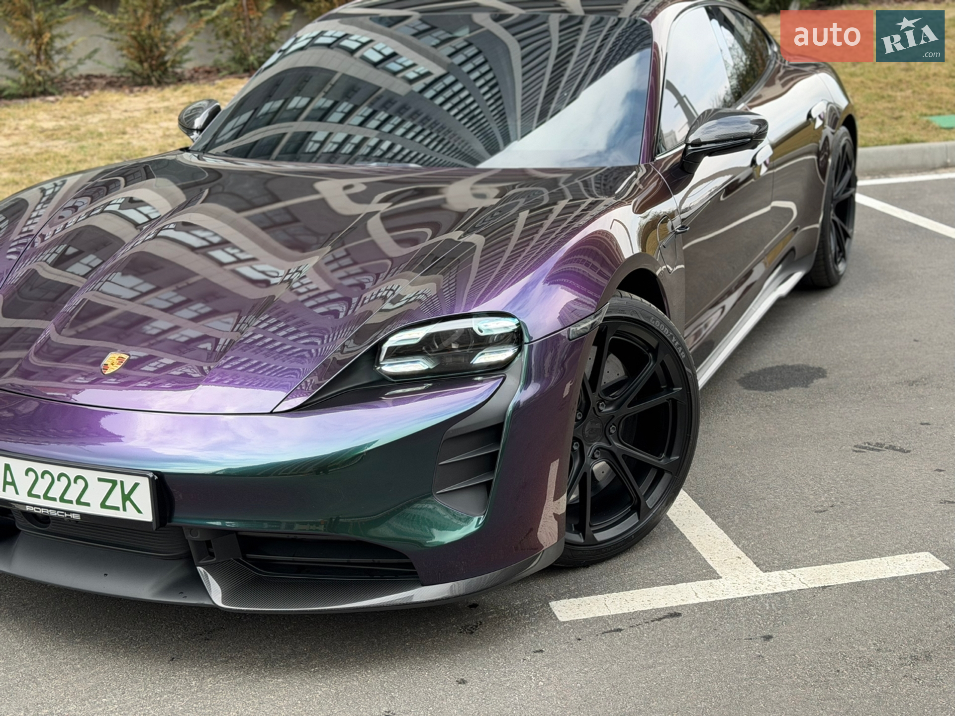 2021 Porsche Taycan - мініатюра 2