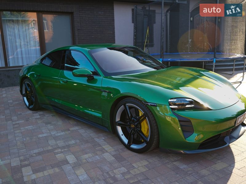 Седан Porsche Taycan 2022 в Киеве