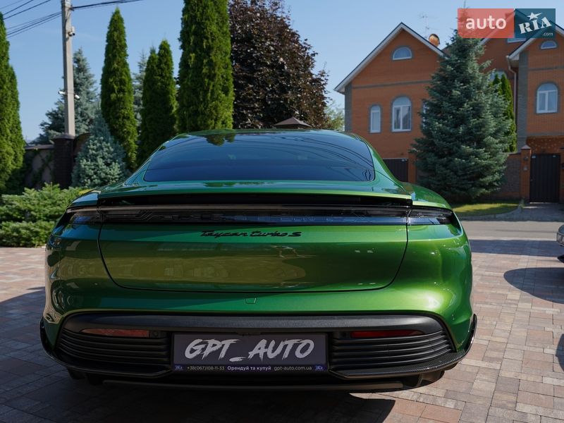 Седан Porsche Taycan 2022 в Киеве