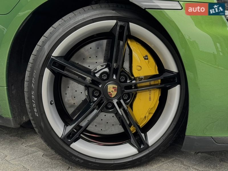 Седан Porsche Taycan 2022 в Киеве