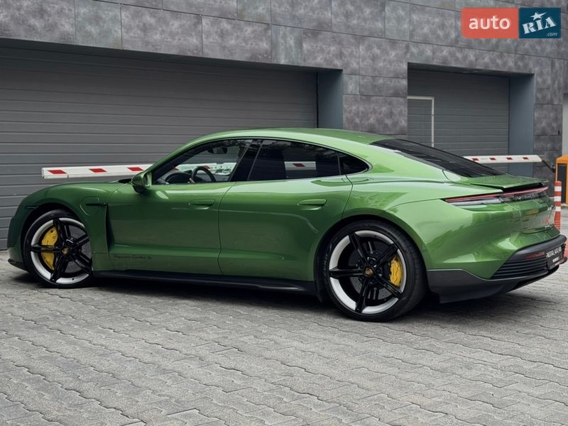 Седан Porsche Taycan 2022 в Киеве