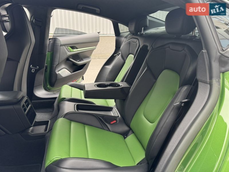 Седан Porsche Taycan 2022 в Киеве