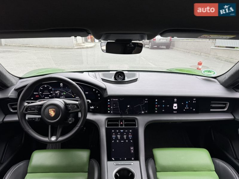 Седан Porsche Taycan 2022 в Киеве