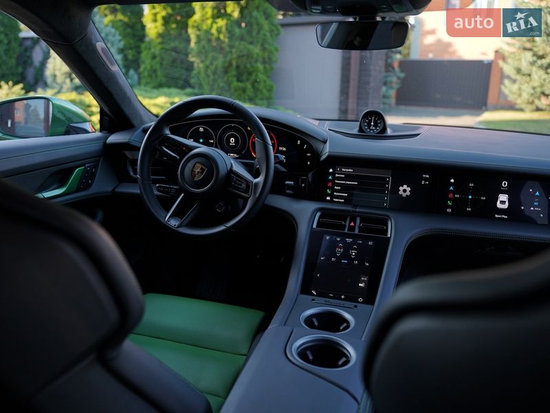 Седан Porsche Taycan 2022 в Киеве