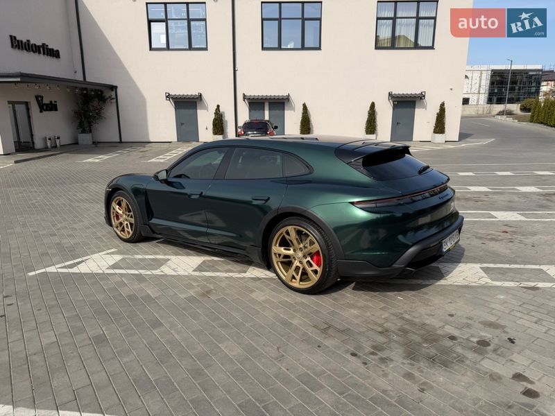 Седан Porsche Taycan 2022 в Ровно