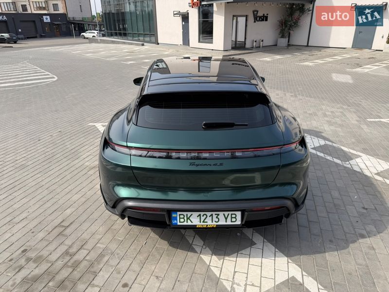 Седан Porsche Taycan 2022 в Ровно