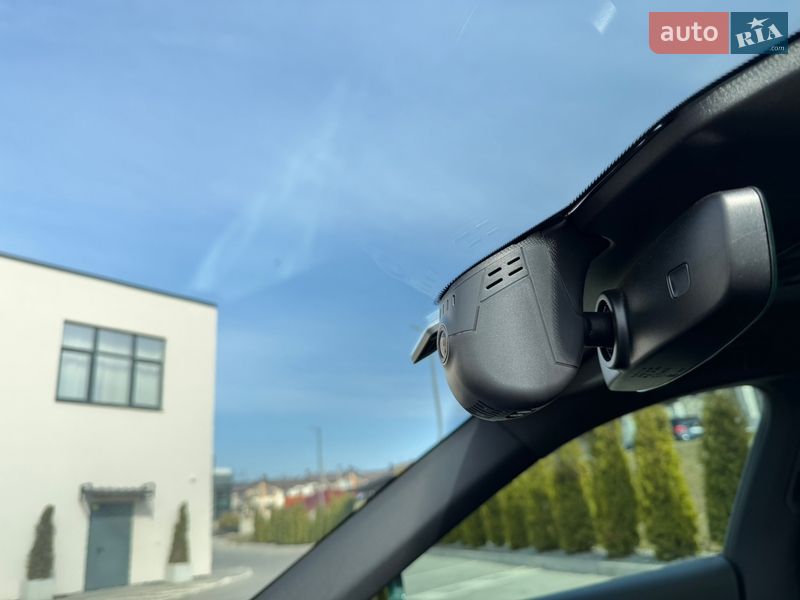 Седан Porsche Taycan 2022 в Ровно