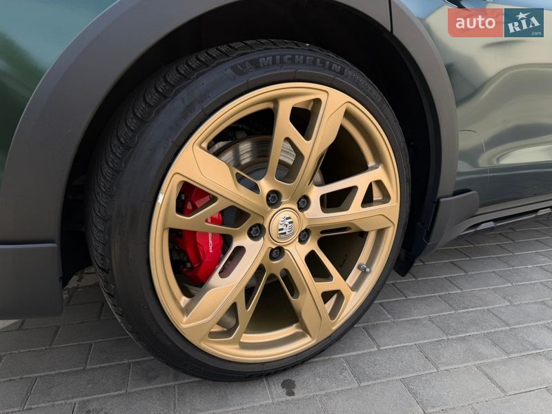 Седан Porsche Taycan 2022 в Ровно