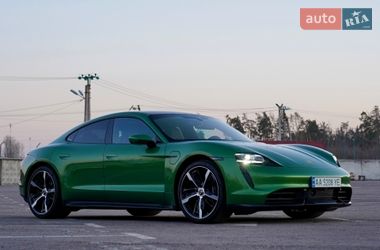 Седан Porsche Taycan 2020 в Києві