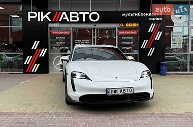 Седан Porsche Taycan 2023 в Львове