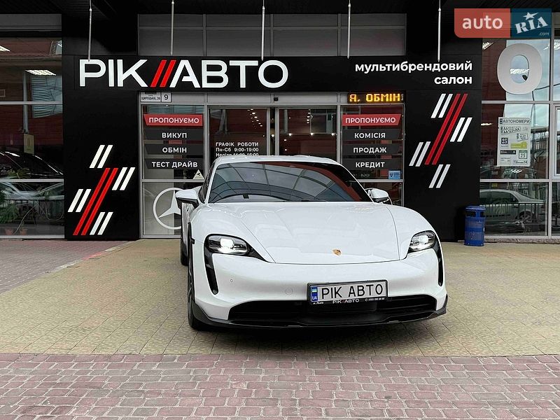 Porsche Taycan 2023