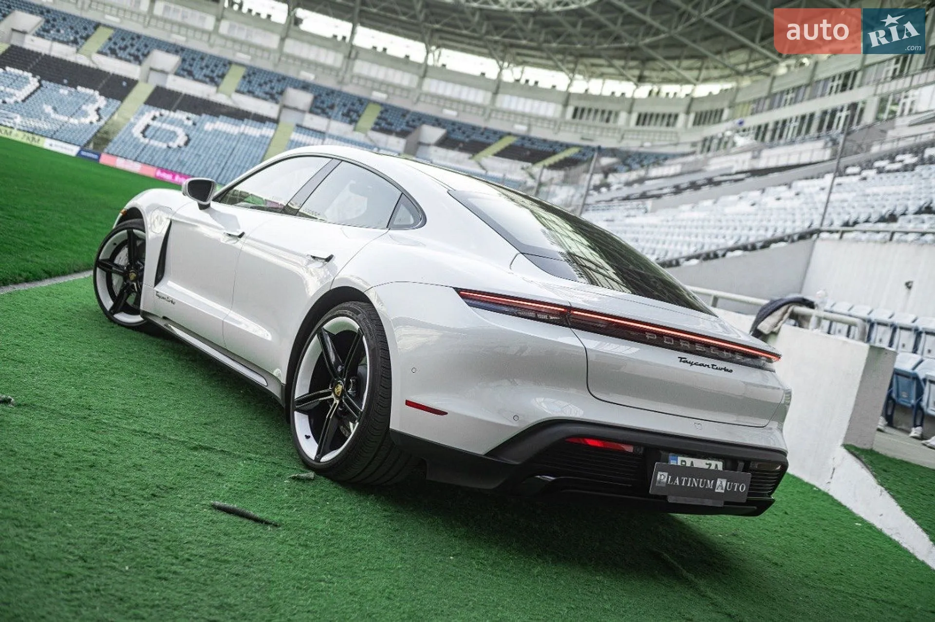 2020 Porsche Taycan - мініатюра 13