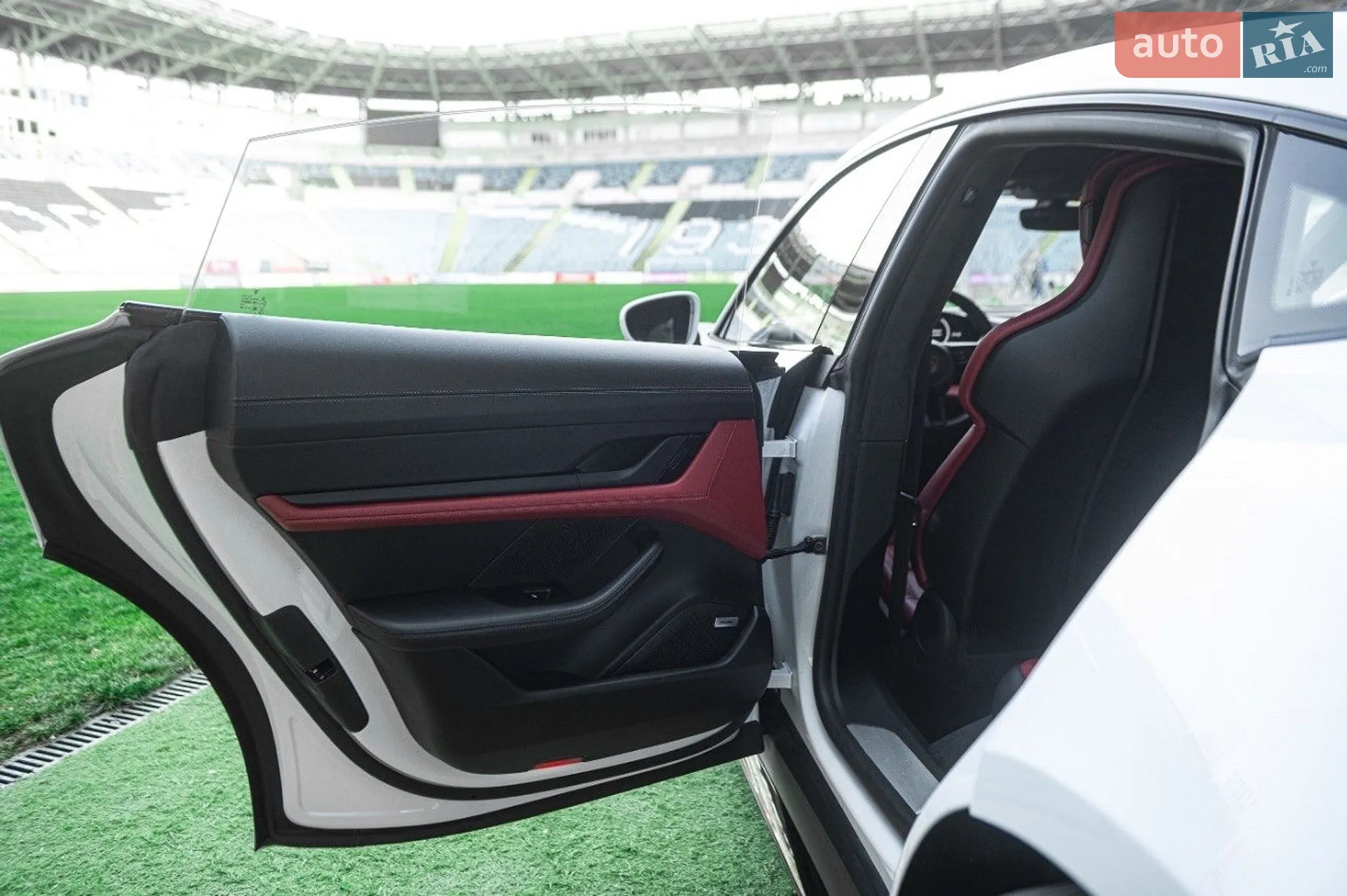 2020 Porsche Taycan - мініатюра 29