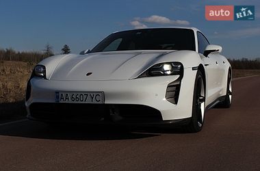 Седан Porsche Taycan 2020 в Киеве
