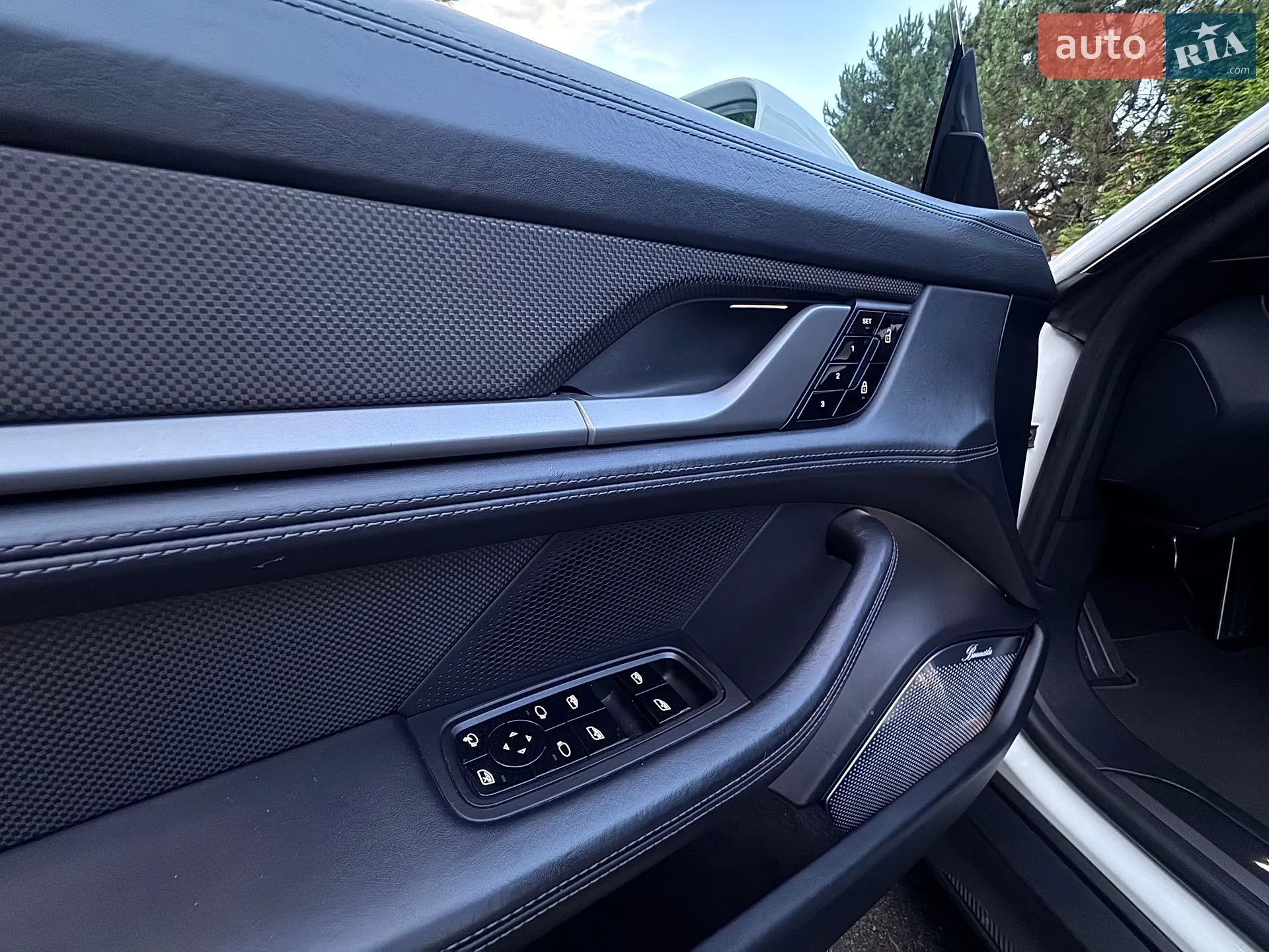 2020 Porsche Taycan - мініатюра 23