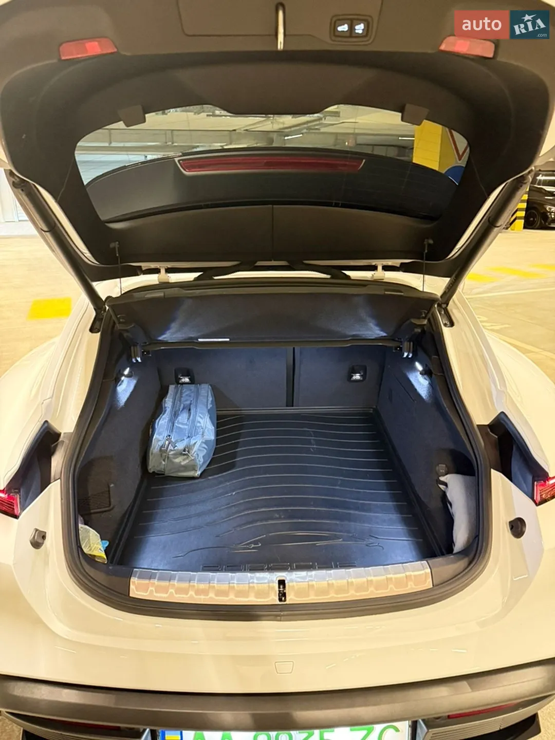 2021 Porsche Taycan - мініатюра 7