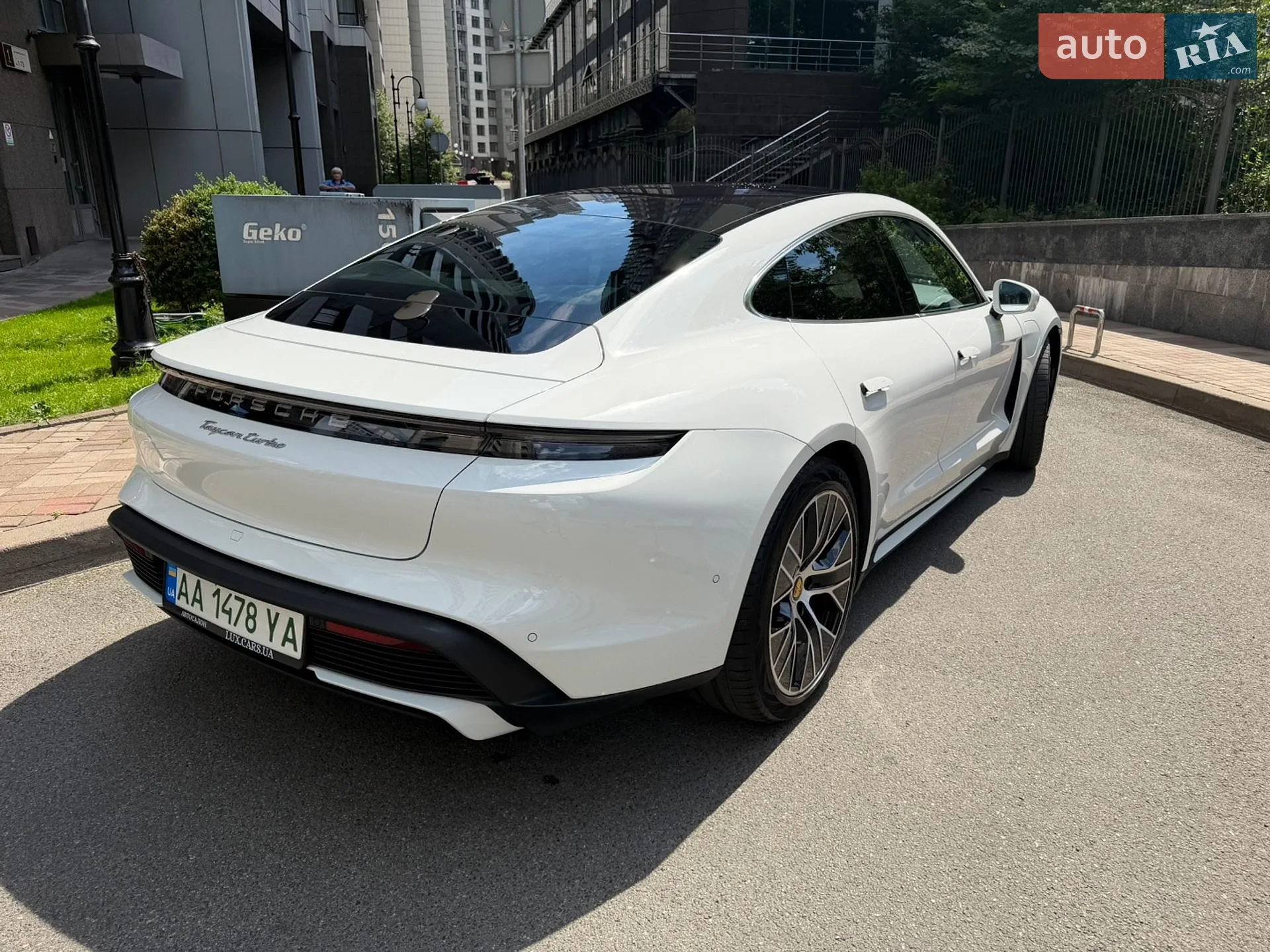 2020 Porsche Taycan - мініатюра 3