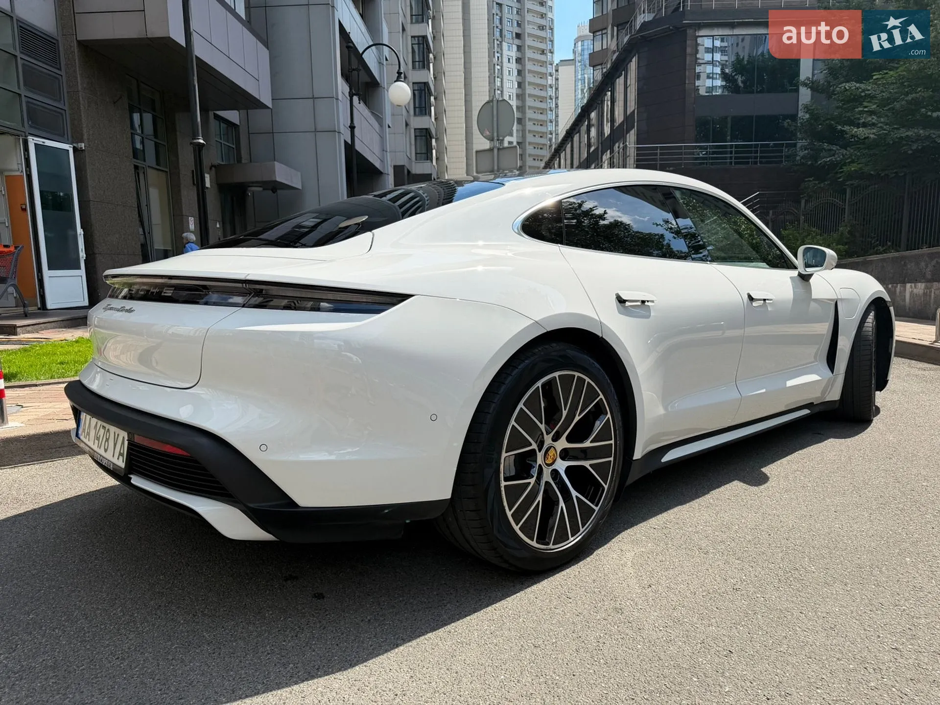 2020 Porsche Taycan - мініатюра 6
