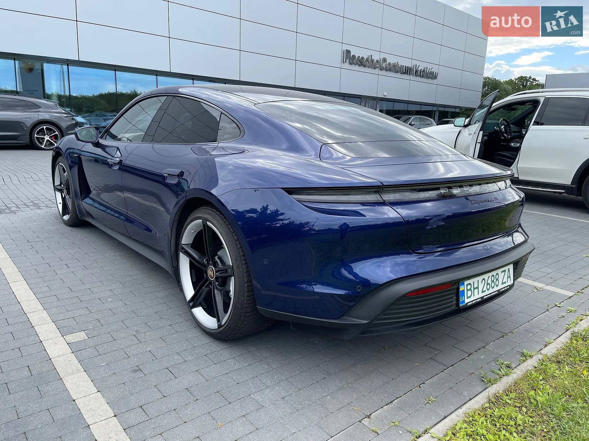 2020 Porsche Taycan - мініатюра 4