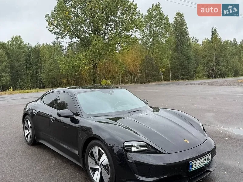 Porsche Taycan 2022