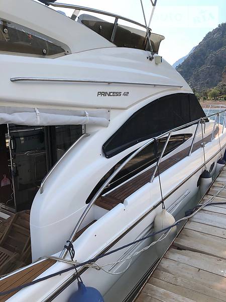 Моторна яхта Princess 42 2008 в Києві