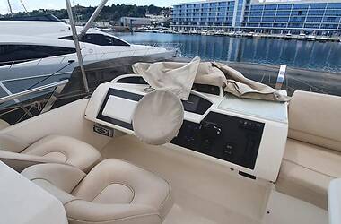 Моторная яхта Princess Flybridge 2009 в 