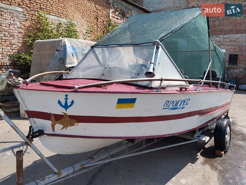 Катер Прогресс 2 2000 в Гайвороне