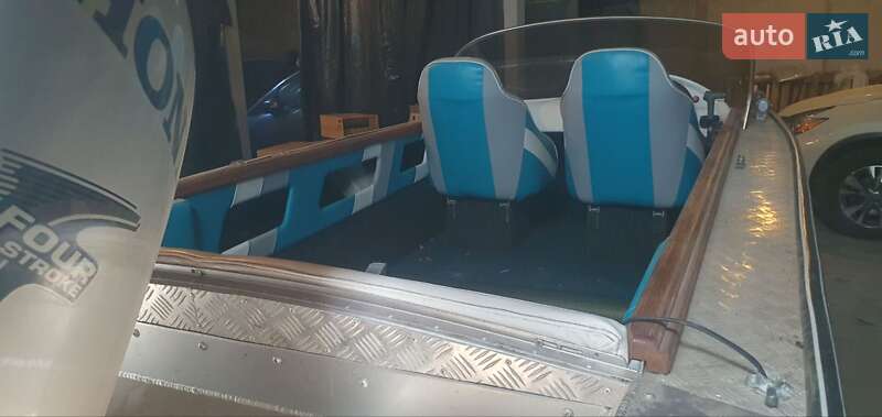 Лодка Прогресс 4 2014 в Херсоне