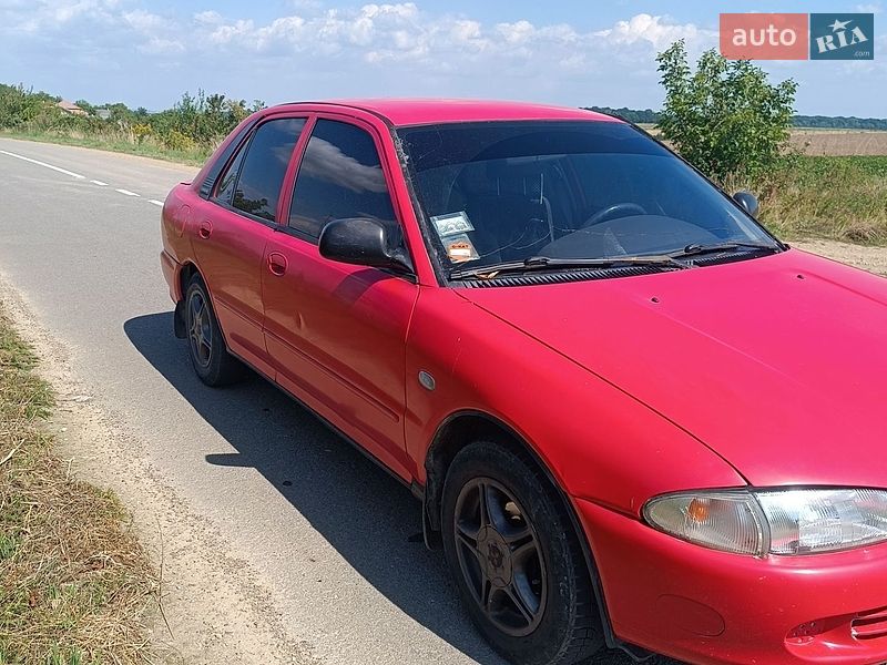 Седан Proton 415 1995 в Самборе