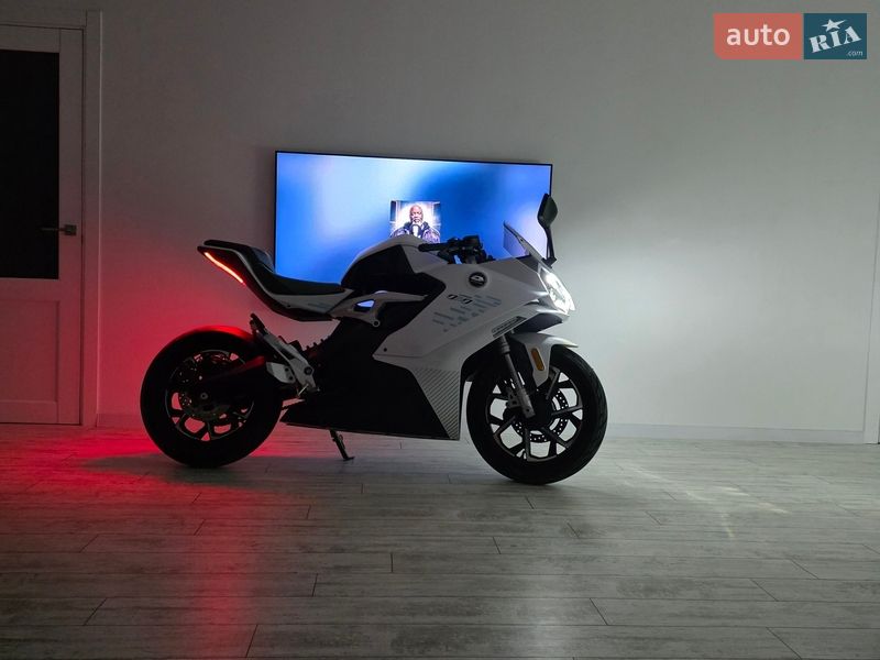 Спортбайк QJMOTOR 5000D Electro 2025 в Буську