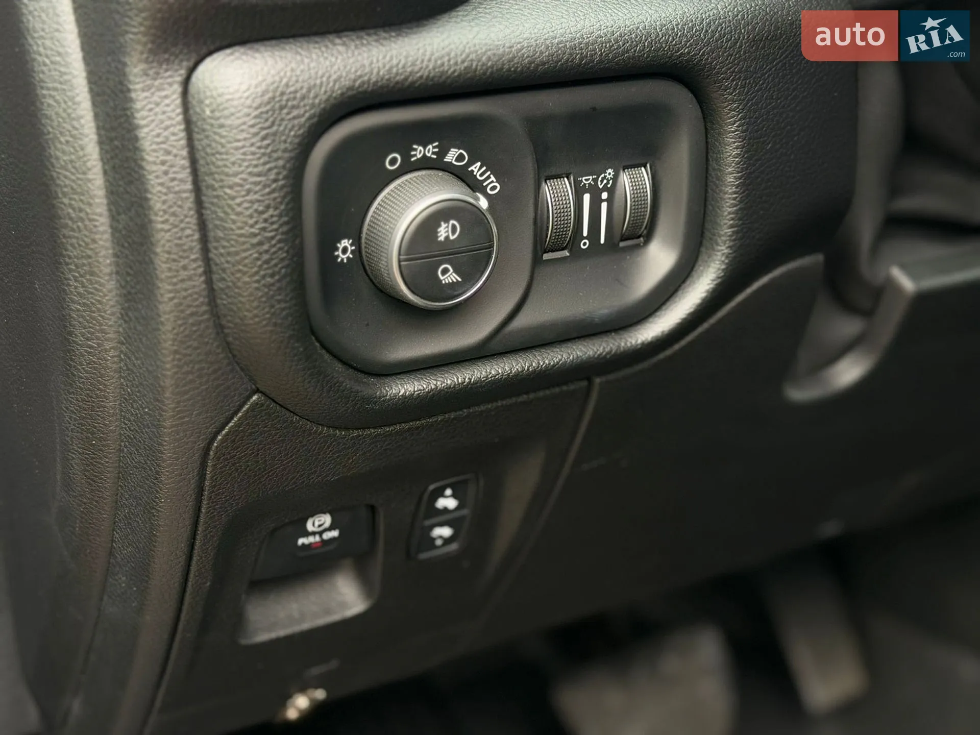 2019 RAM 1500 - мініатюра 16